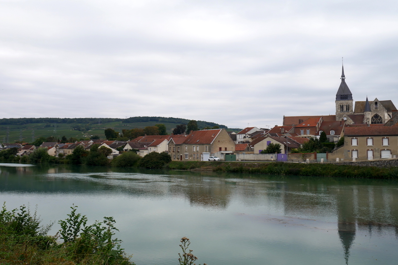 La Marne devant Damery