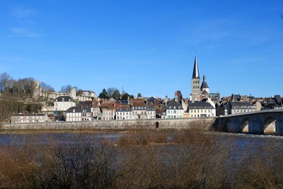 Vue générale de La Charité sur Loire depuis la rive gauche de la Loire